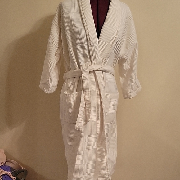 pendergrass bay Other - Pendergrass Bay Off White Ivory Textured Unisex Bathrobe